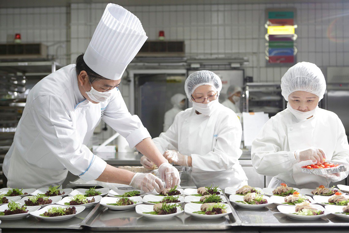 dnata chefs plating in-flight meals